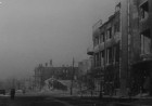 Театральная площадь со стороны улицы Карла Маркса. Справа — здание Госбанка. Февраль 1943 года. Театральная площадь со стороны улицы Карла Маркса. Справа — здание Госбанка. Февраль 1943 года.